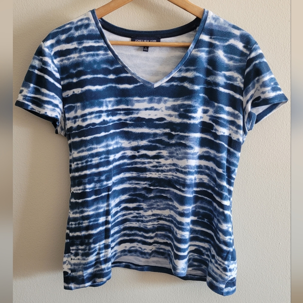 Jones New York tie dye cotton vneck tshirt Women's XL blue, white